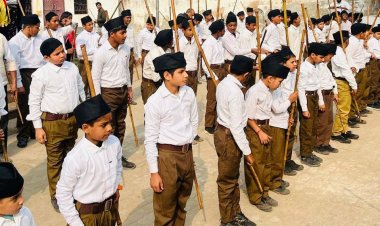 राष्ट्रीय स्वयं सेवक संघ बाल स्वयंसेवकों ने किया पथ संचलन
