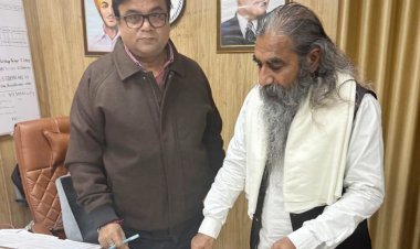दिल्ली जल बोर्ड की लापरवाही के चलते पीने के पानी के लिए तरस रहे है पालम के लोग