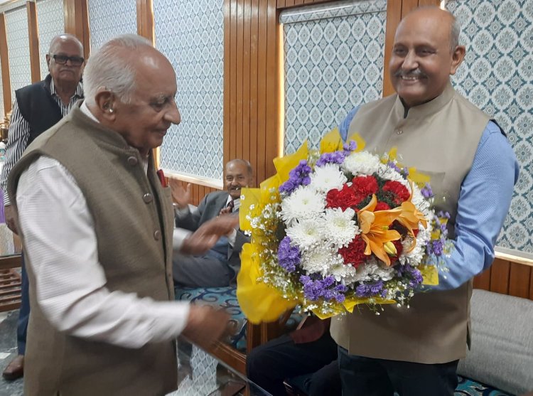 नोएडा शहीद स्मारक के कार्यकारी निदेशक को विदाई दी गई