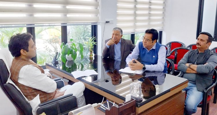 न्यू नोएडा के लिए अलग से बने प्राधिकरण, नोएडा में लीज होल्ड के स्थान पर भूखंडों को फ्रीहोल्ड करें