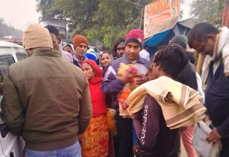 नोएडा लोकमंच ने 'स्प्रेडिंग द वॉर्मथ' प्रोजेक्ट के तहत जरूरतमंदों तक पहुंचाई गर्माहट