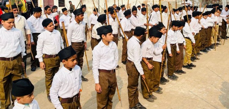 राष्ट्रीय स्वयं सेवक संघ बाल स्वयंसेवकों ने किया पथ संचलन