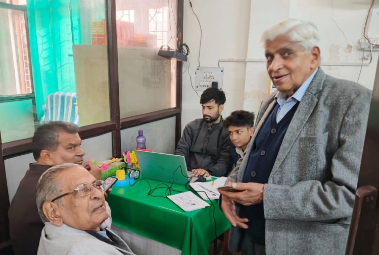 लक्ष्मी नारायण मंदिर में लगाया गया वरिष्ठ नागरिकों के लिए आयुष्मान कार्ड्स शिविर