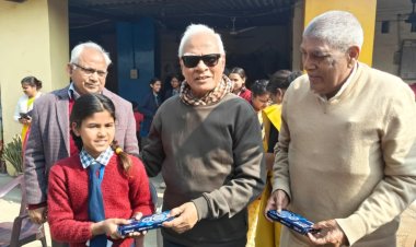 नोएडा लोकमंच द्वारा सरिता मिश्रा मेमोरियल रोलिंग ट्रॉफी निबंध प्रतियोगिता का हुआ आयोजन