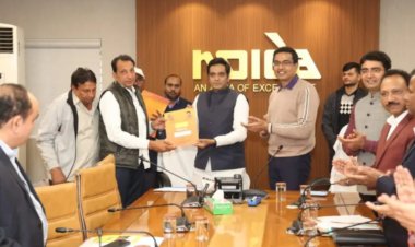 नोएडा के 23 किसानों को विधायक ने 4400 वर्ग मीटर आबादी के भूखण्डों का आंवटन पत्र किया वितरित