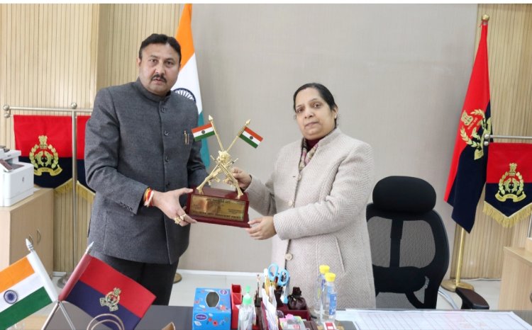 राजेंद्र पंडित ने दी पुलिस कमिश्नर लक्ष्मी सिंह को एडीजी बनने की बधाई