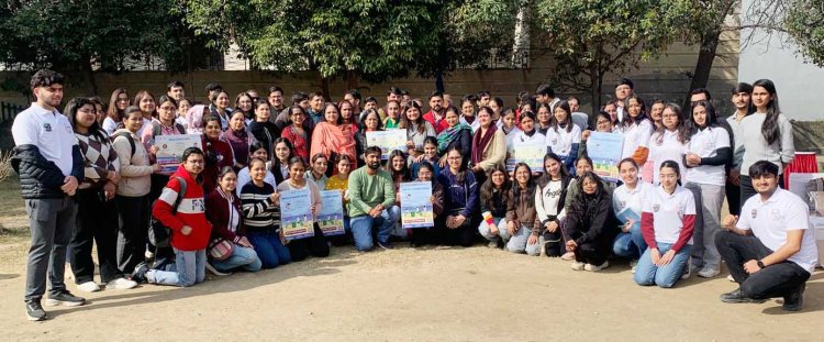 नोएडा प्राधिकरण के अधिकारियों और सेक्टर 43 नोएडा के निवासियों के बीच हुई बैठक