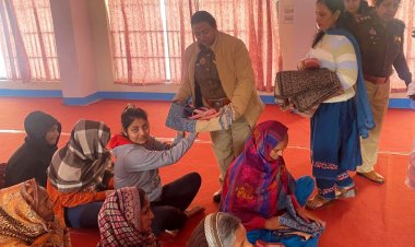महिला कैदियो को गर्म कपडे, शॉल, चप्पल और गरम जुराबो का किया वितरण