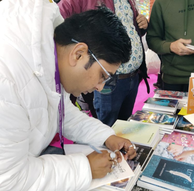 विश्व पुस्तक मेले में अर्पित मिश्रा की काव्यांजलि छा गई