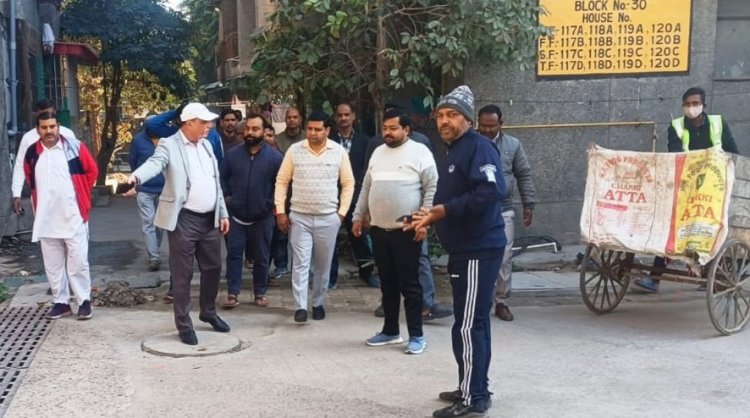नोएडा को सफाई में  नंबर वन बनाने के लिए जुटे  प्राधिकरण के अधिकारी