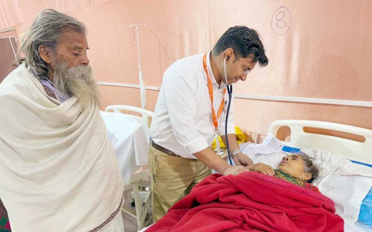 Free Medical Care by Sri Madhusudan Sai Institute of Medical Sciences and Research at Kumbh Mela Prayagraj