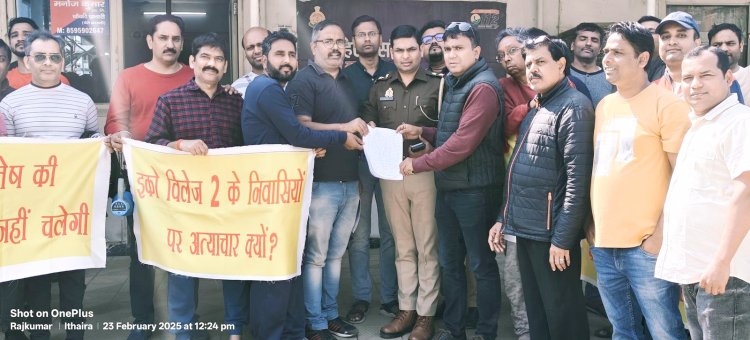 आईआरपी के ख़िलाफ़ फूटा इको विलेज-2 निवासियों का गुस्सा, नारेबाज़ी करते थाने पहुंचकर दी शिकायत