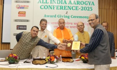 डॉ. बीरबल झा को अंग्रेजी साहित्य  रत्न  पुरस्कार से सम्मानित किया गया