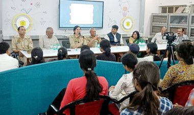 नोएडा पब्लिक लाइब्रेरी में छात्रों के लिए साइबर सुरक्षा जागरूकता सत्र हुआ आयोजित