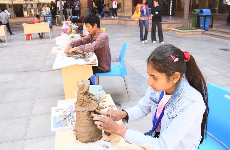 एमिटी उत्सव 2025 के तृतीय दिन वन एक्ट प्ले और लोक गीत एकल प्रतियोगिता का आयोजन