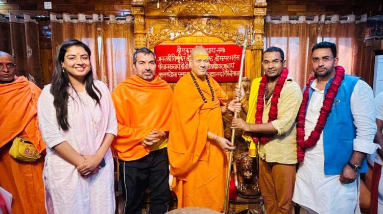 भगवा त्रिशूल यात्रा हरिद्वार पहुंची, महामंडलेश्वर कैलाशानंद गिरी जी महाराज ने दिया आशीर्वाद