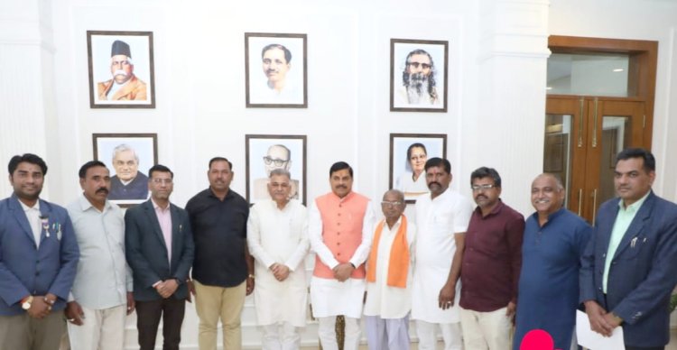 धनगर जाति की मुख्य उपजाति भारूड जुड़वाने के लिए सीएम को दिया पत्र