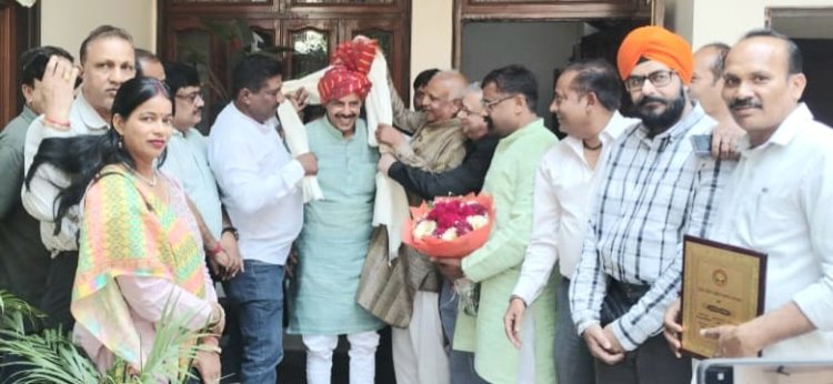 उत्तर प्रदेश उद्योग व्यापार मंडल ने नवनियुक्त महानगर अध्यक्ष महेश चौहान को दी बधाई