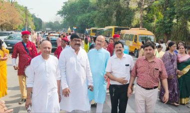 भगवान  महावीर जयंती नोएडा के मंदिरो में धूम धाम से मनाई गई