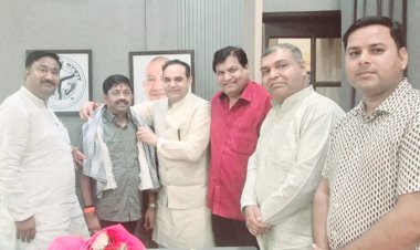 शहर के मुद्दो को लेकर फोनरवा प्रतिनिधिमंडल ने लखनऊ में औधोगिक विकास मंत्री नन्दी से की मुलाकात