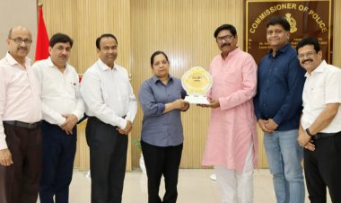 विश्व जैन संगठन नोएडा के प्रतिनिधिमंडल ने की पुलिस कमिश्नर से शिष्टाचार भेंट
