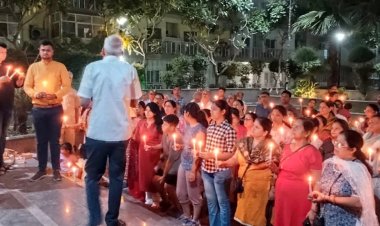पहलगाम में मारे गए लोगों के लिए रखा कैंडल जलाकर 2 मिनट का मौन