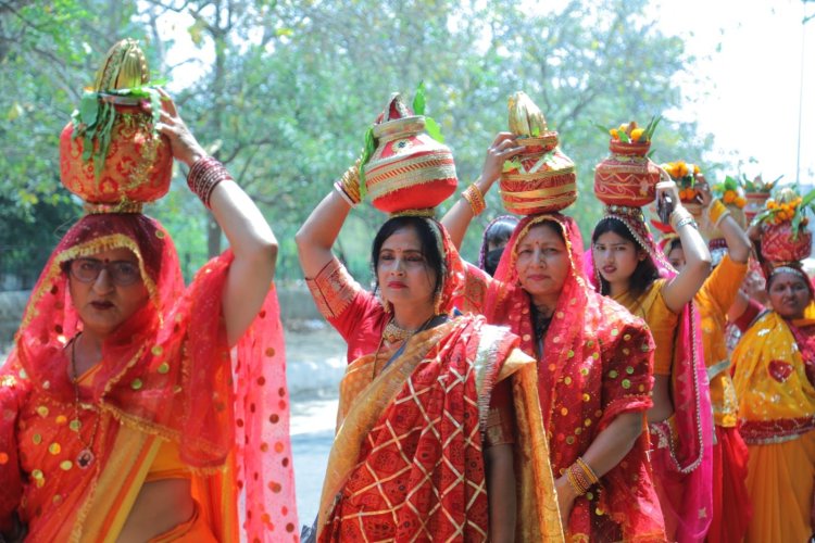 दिव्य ज्योति जागृति संस्थान द्वारा भव्य कलश यात्रा का आयोजन किया गया
