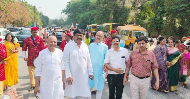 भगवान  महावीर जयंती नोएडा के मंदिरो में धूम धाम से मनाई गई