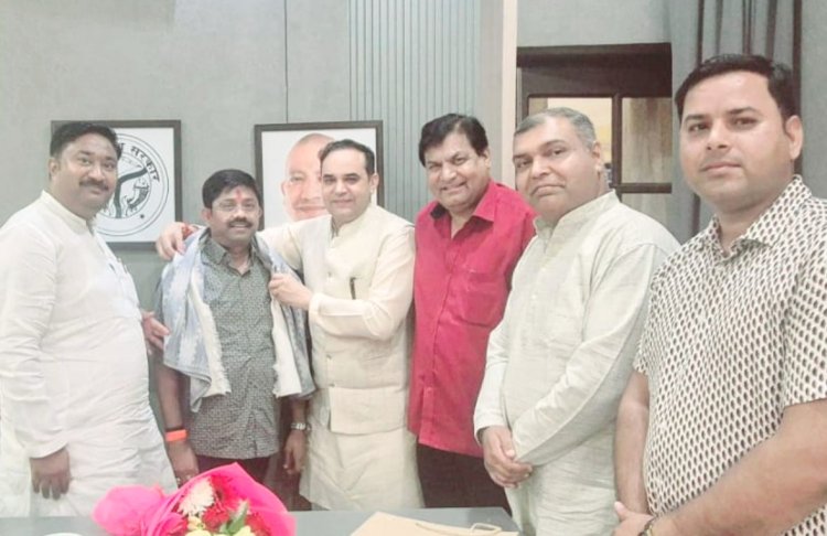 शहर के मुद्दो को लेकर फोनरवा प्रतिनिधिमंडल ने लखनऊ में औधोगिक विकास मंत्री नन्दी से की मुलाकात