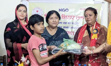 शिक्षा से शिखर तक संस्था के बच्चों को महापौर गाजियाबाद ने किया अन्नदान, व पठन पाठन सामग्री का वितरण
