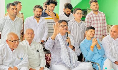 भट्टा पारसौल और क्षेत्र के किसानों का फूटा गुस्सा, जेवर विधायक को तलब करते हुए शीघ्र समस्याओं का निस्तारण कराए जाने को कहा