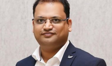हाथ मिलाने और गले लगाने वाला हर व्यक्ति दोस्त नहीं होता - निखिल