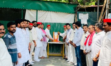 बुद्ध पूर्णिमा पर सपा नोएडा महानगर ने धूमधाम से मनाई भगवान बुद्ध की जयंती