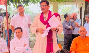 हम उस संस्कृति को मानने वाले लोग हैं, जहां सभी धर्म का सम्मान सिखाया जाता है - धीरेन्द्र सिंह