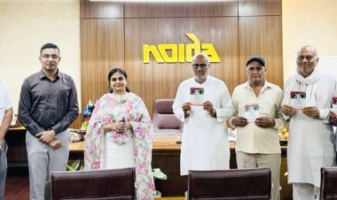 नोएडा प्राधिकरण के सेवानिवृत्त कर्मचारियों को कैशलेस चिकित्सा कार्ड वितरण की हुई शुरुआत