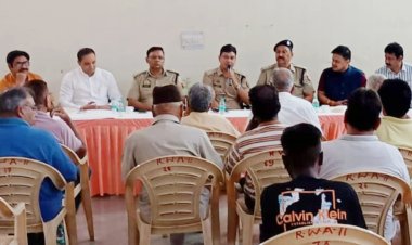 सेक्टर 11 की समस्याओं को लेकर पुलिस अधिकारियों के साथ की बैठक