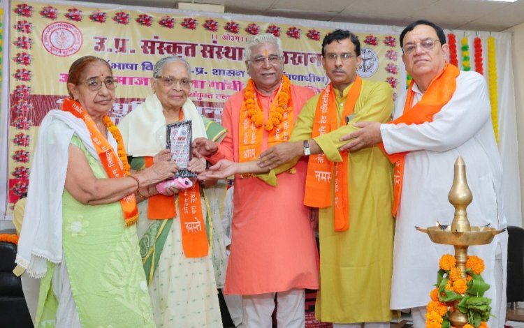 संस्कृत, भारत को एकता के सूत्र में बाँधती है-डा भगवान देव