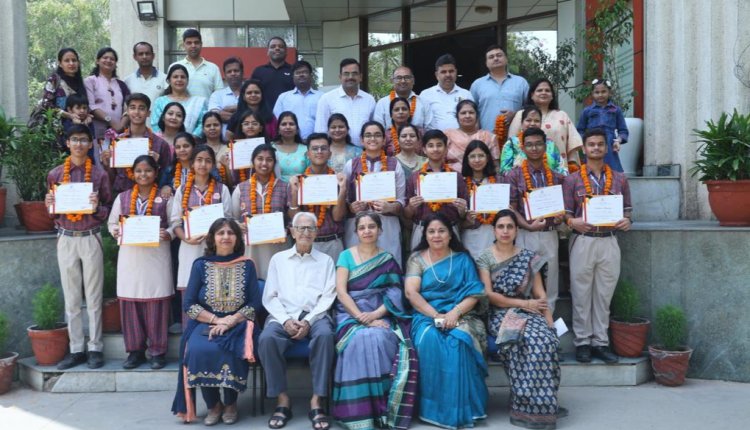 10वीं एवं 12वीं के छात्रों की अद्भुत शैक्षणिक उपलब्धियों के उपलक्ष्य में हुआ सम्मान समारोह