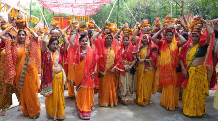 सेक्टर-117 के प्राचीन सनातन धर्म मंदिर में प्राण प्रतिष्ठा पर निकली कलश यात्रा