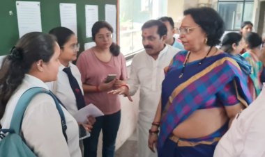 योगी की राज्यमंत्री पहुंची नोएडा, महिला हॉस्टल का किया निरीक्षण 