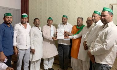 किसान एकता महासंघ की समीक्षा बैठक नोएडा सेक्टर 31 निठारी गांव में संपन्न हुई