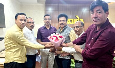 प्राधिकरण के सीईओ से मिले मीडिया क्लब के पदाधिकारी, पत्रकारों की विभिन्न समस्याओं का दिया ज्ञापन
