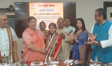 हिंदी भाषा में उत्कृष्टता हेतु नोएडा के 11 छात्रों का सम्मान