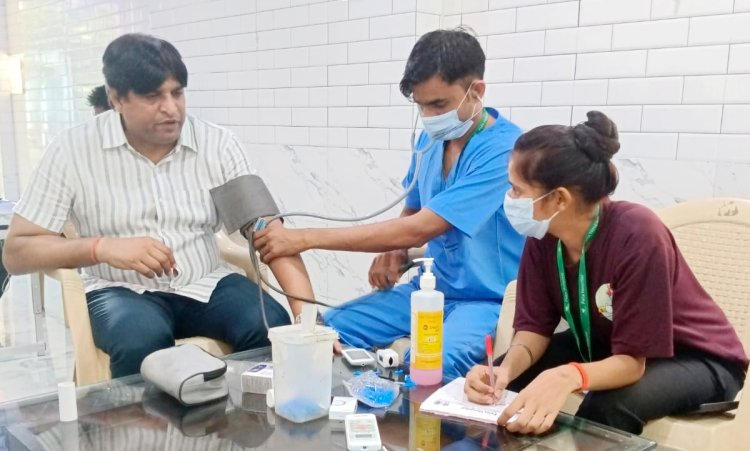जागृति अपार्टमेंट में लगा स्वास्थ्य जांच शिविर