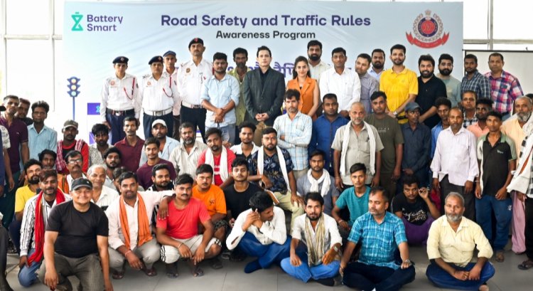 बैटरी स्मार्ट ने दिल्ली ट्रैफिक पुलिस के साथ मिलकर ई-रिक्शा चालकों के लिए सड़क सुरक्षा और ट्रैफिक नियम जागरूकता अभियान चलाया