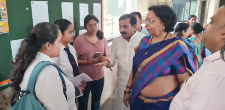 योगी की राज्यमंत्री पहुंची नोएडा, महिला हॉस्टल का किया निरीक्षण 