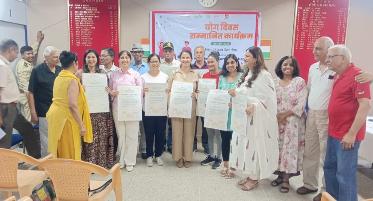 स्वच्छता प्रकोष्ठ, नोएडा प्राधिकरण और AVRWA द्वारा योग दिवस पर वेलनेस प्रोफेशनल्स को किया गया सम्मानित
