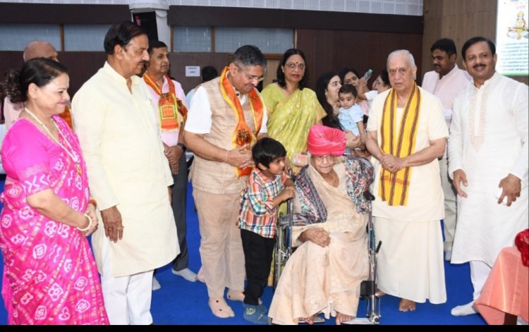 एक छत के नीचे चार पीढ़ियां रहना आज के दौर में अकल्पनीय हैः विजय कौशल