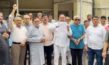 सेक्टर-56 निवासियों ने किया बिजली विभाग के खिलाफ प्रदर्शन