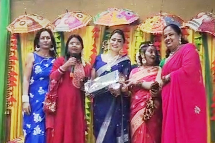 सेक्टर 122 में तीज के त्योहार पर दिखाई दी शृंगार, प्रेम और भक्ति की मिसाल